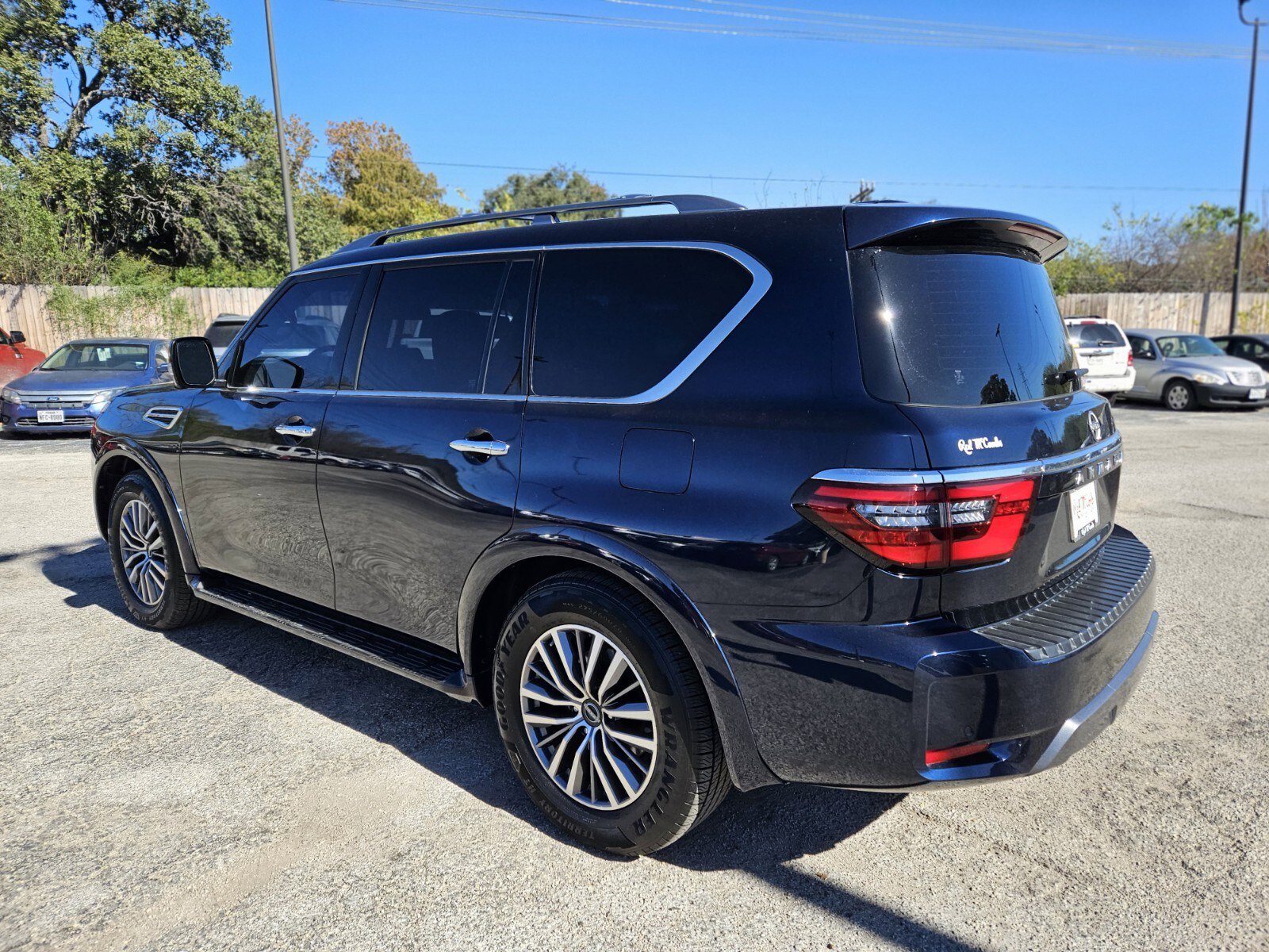 Used 2022 Nissan Armada SL w/ Captain's Chairs Package image 6