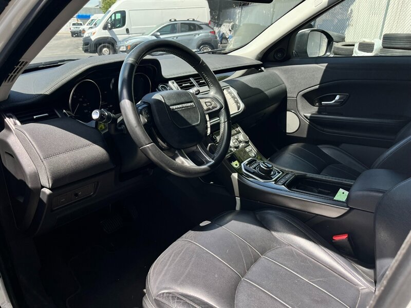 Used 2018 Land Rover Range Rover Evoque SE AWD/4WD image 17