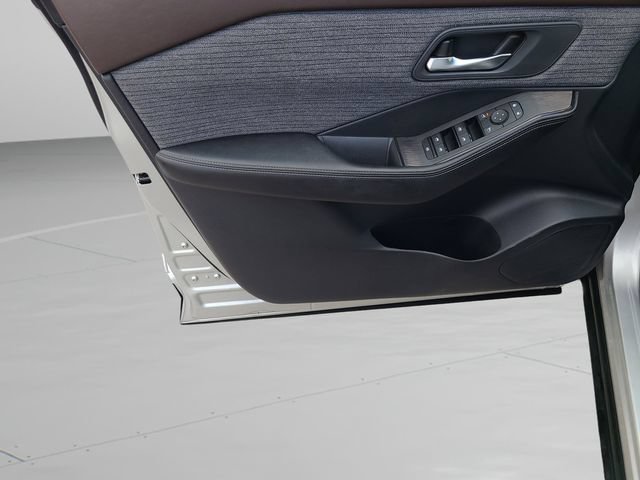 Used 2023 Nissan Rogue SV FWD image 17