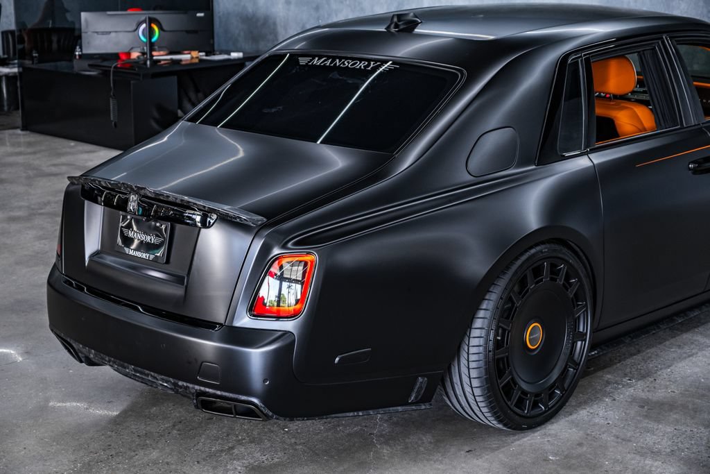 Used 2024 Rolls-Royce Phantom Sedan RWD image 27