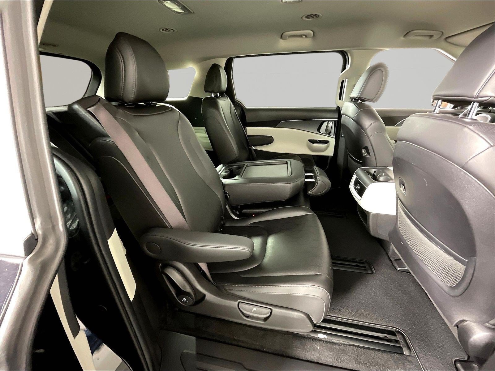 Used 2023 Kia Carnival LX FWD image 25