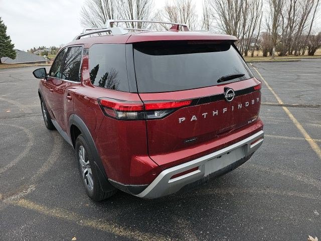 Used 2023 Nissan Pathfinder SL image 3