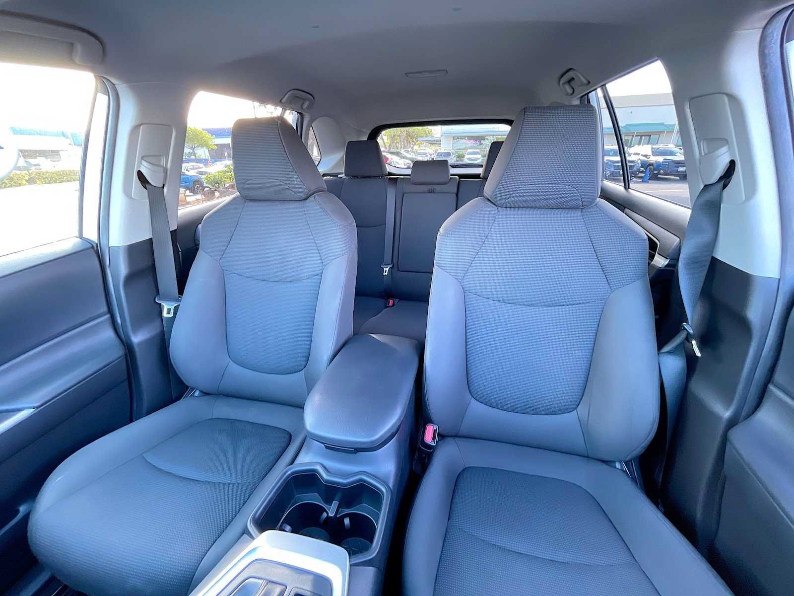 Used 2022 Toyota RAV4 LE FWD image 12