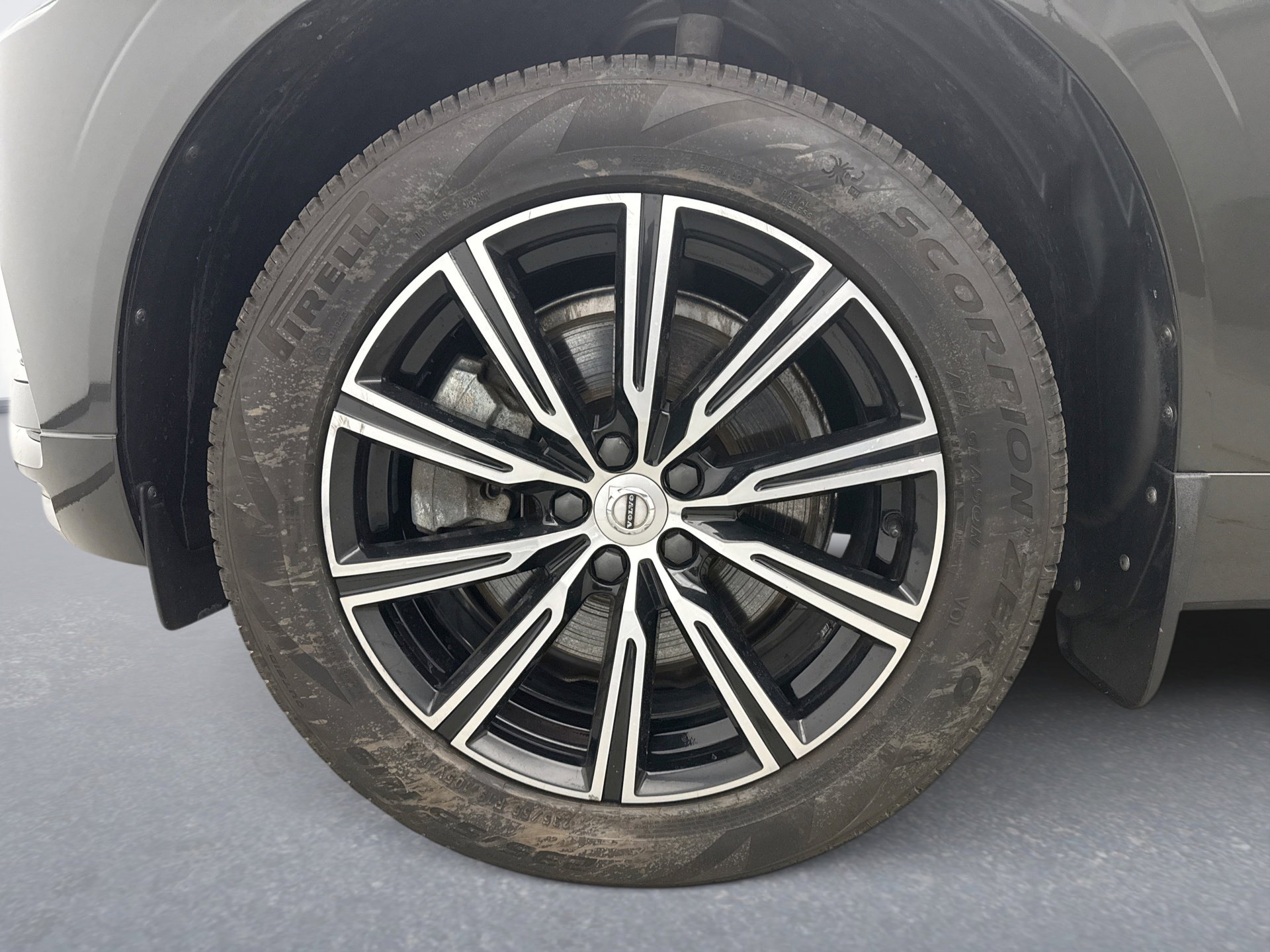 Used 2021 Volvo XC60 T8 Inscription w/ Advanced Package image 28