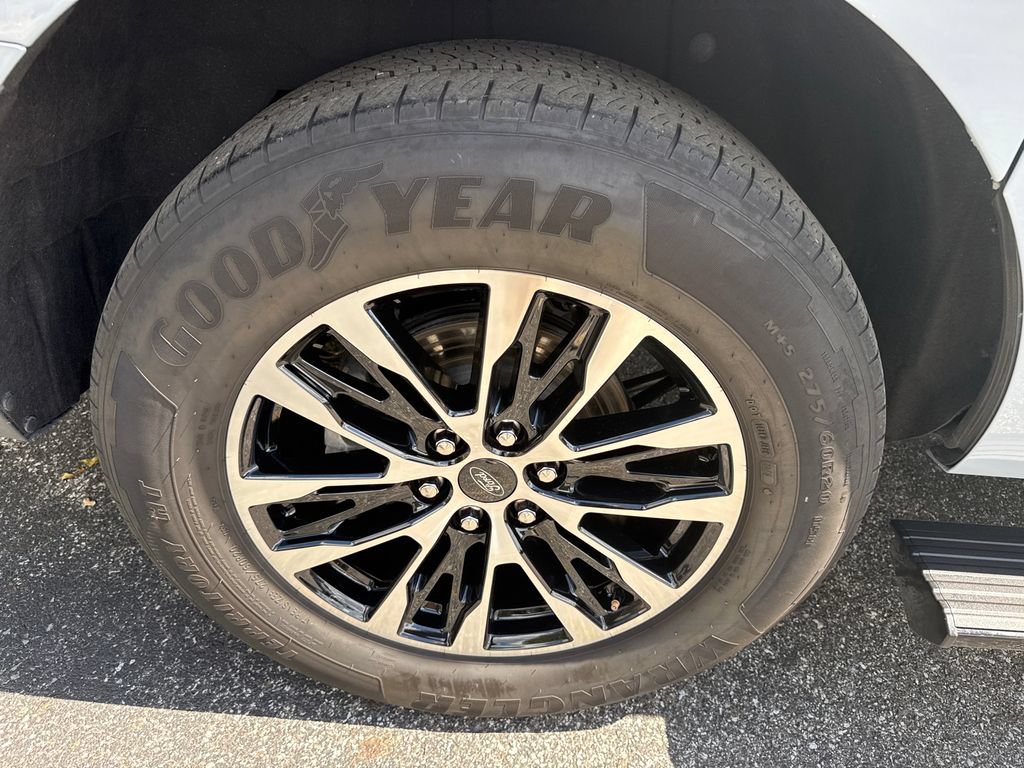 Used 2025 Ford Expedition Max Platinum AWD/4WD image 17