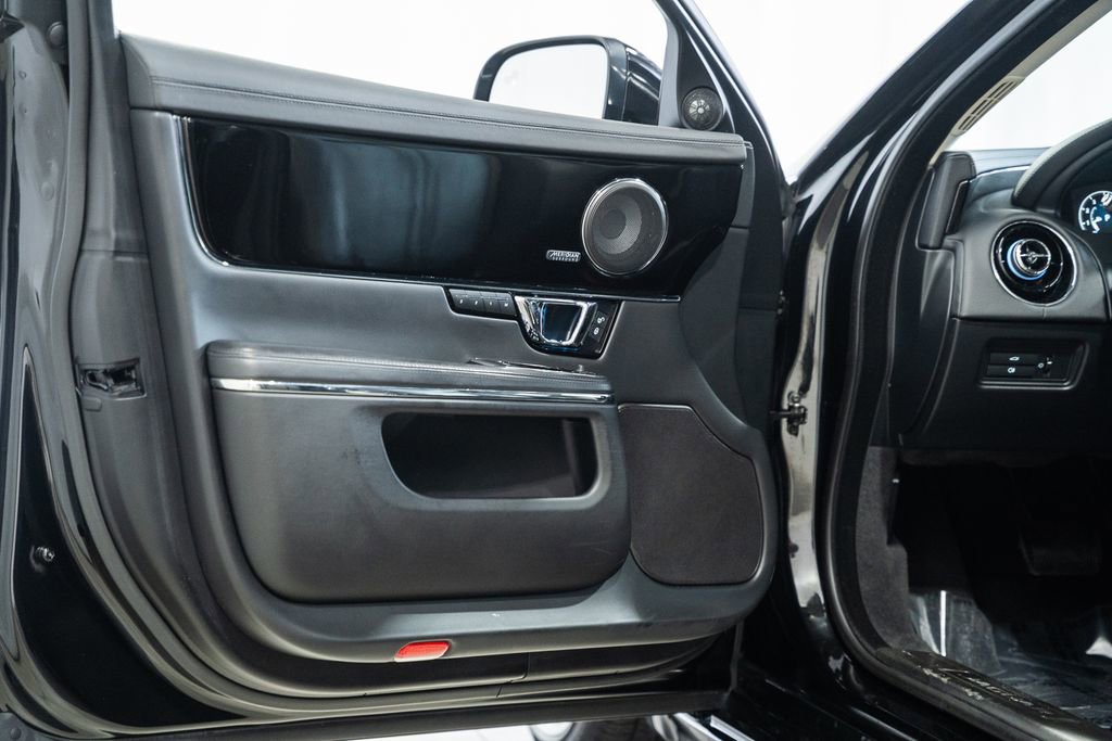 Used 2019 Jaguar XJ R-Sport image 45