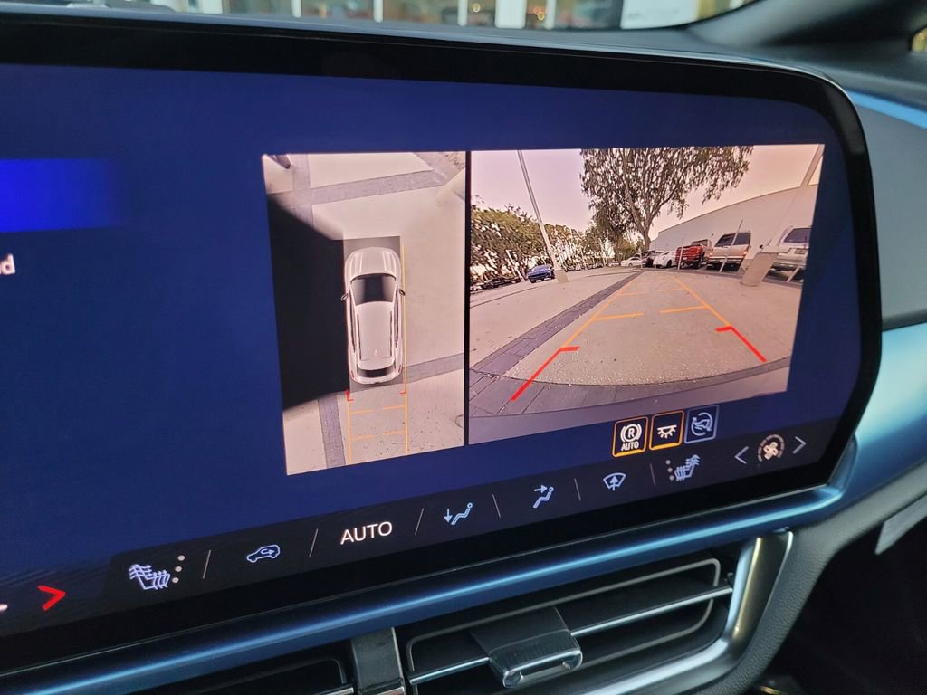 New 2026 Chevrolet Equinox EV LT FWD image 33