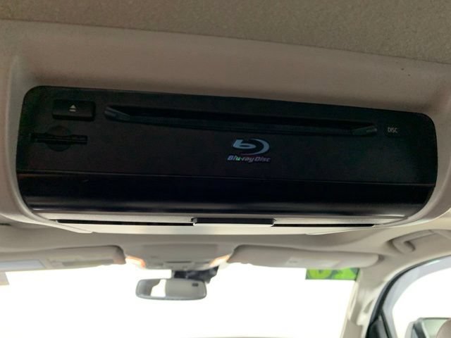 Used 2020 Toyota Sequoia Platinum AWD/4WD image 25
