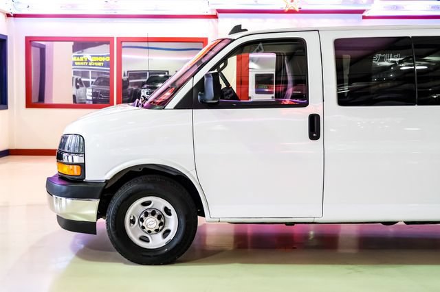 Used 2017 Chevrolet Express 3500 LT w/ LT Preferred Equipment Group RWD image 13