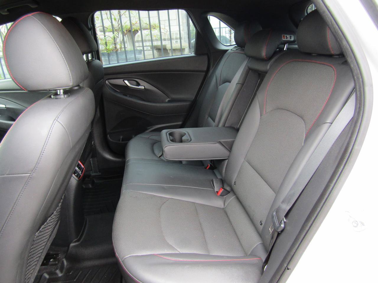 Used 2018 Hyundai Elantra GT Sport FWD image 8