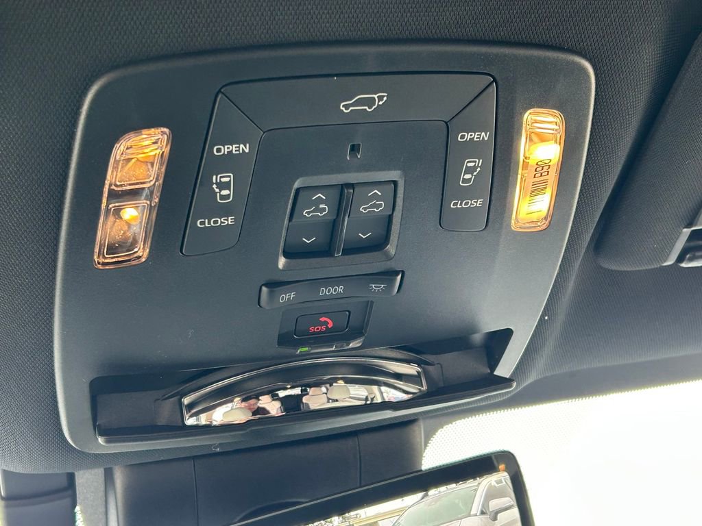 Used 2026 Toyota Sienna Limited image 21