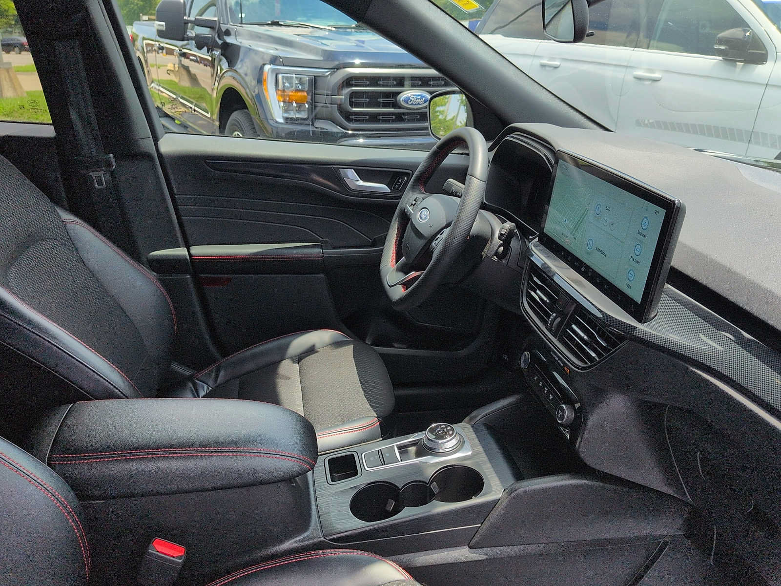 Certified 2025 Ford Escape ST-Line Select w/ Tech Pack #1 AWD/4WD image 10