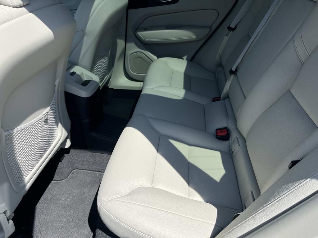 Certified 2025 Volvo XC60 T8 Plus w/ Protection Package Premier image 19