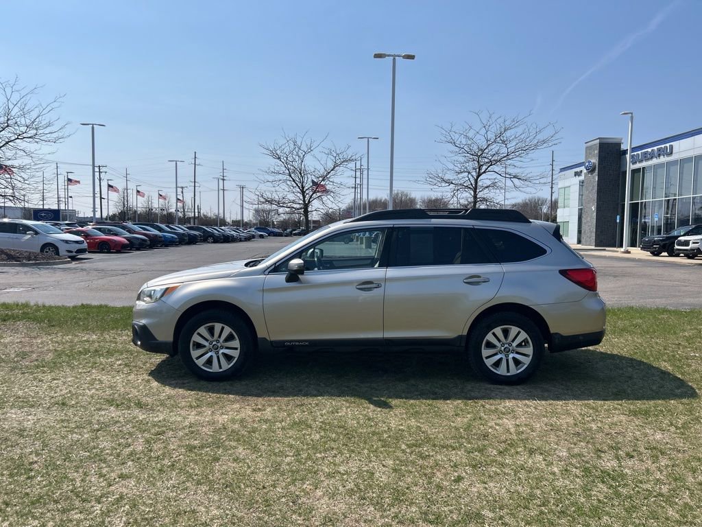 Used 2017 Subaru Outback 2.5i Premium image 2