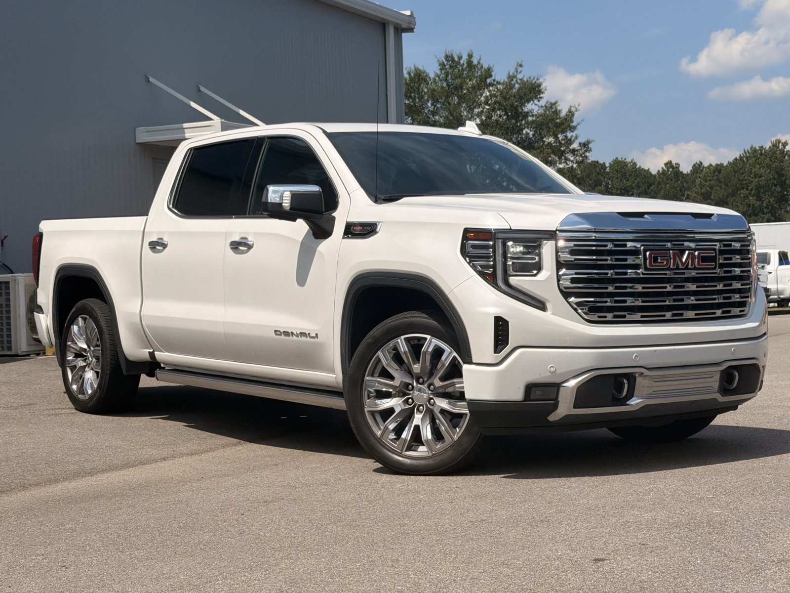 Used 2023 GMC Sierra 1500 Denali AWD/4WD image 2