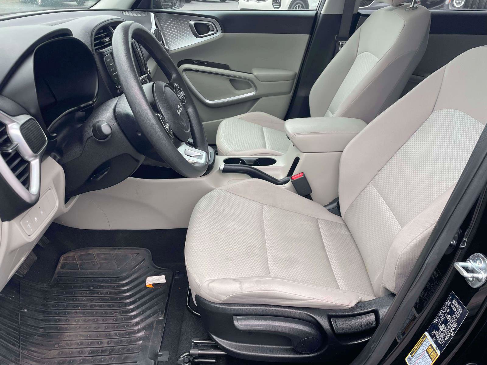 Used 2023 Kia Soul LX FWD image 5