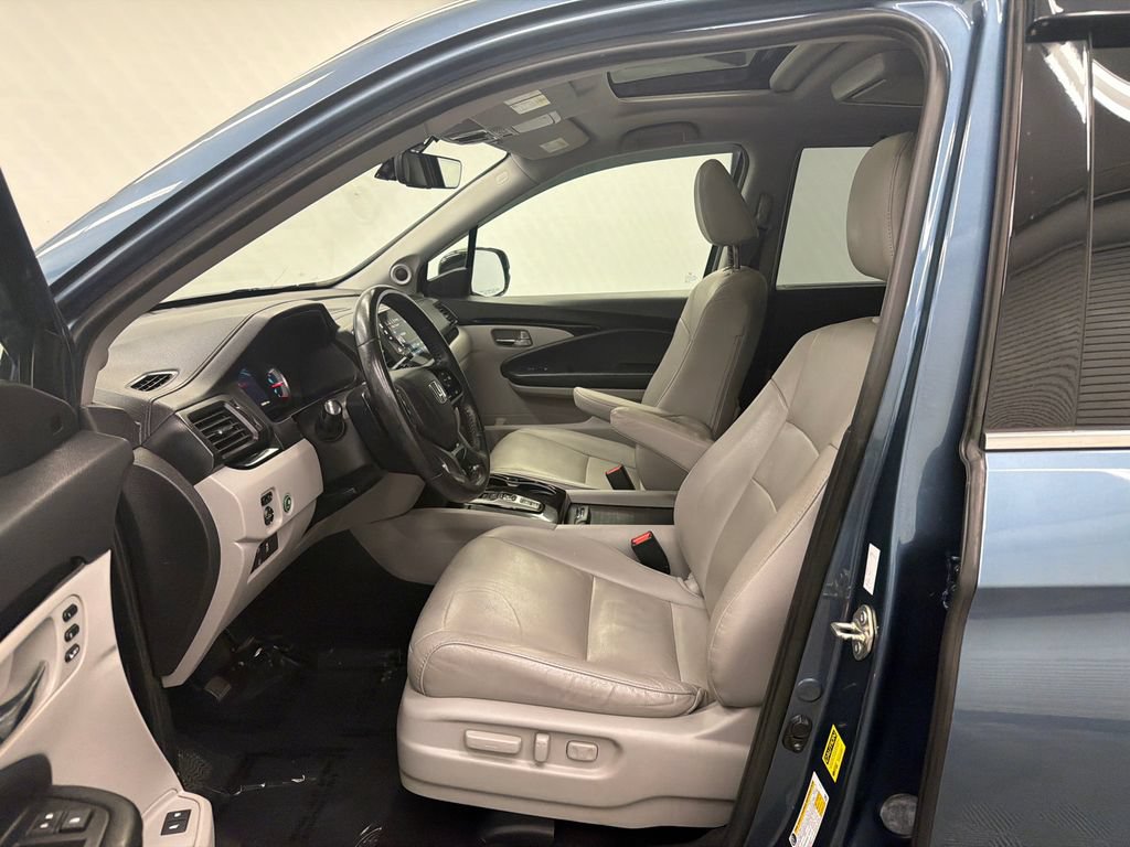 Used 2020 Honda Pilot Touring image 9