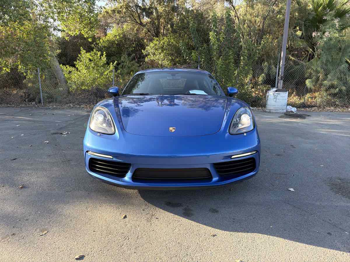 Used 2018 Porsche 718 Cayman RWD image 2
