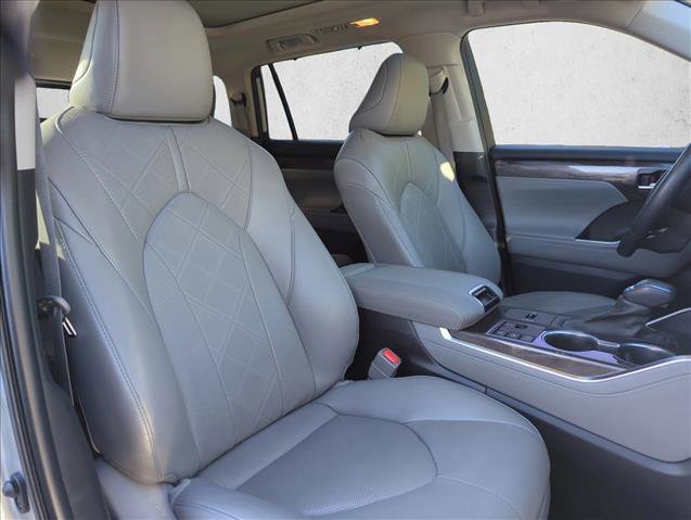 Used 2023 Toyota Highlander Platinum image 25