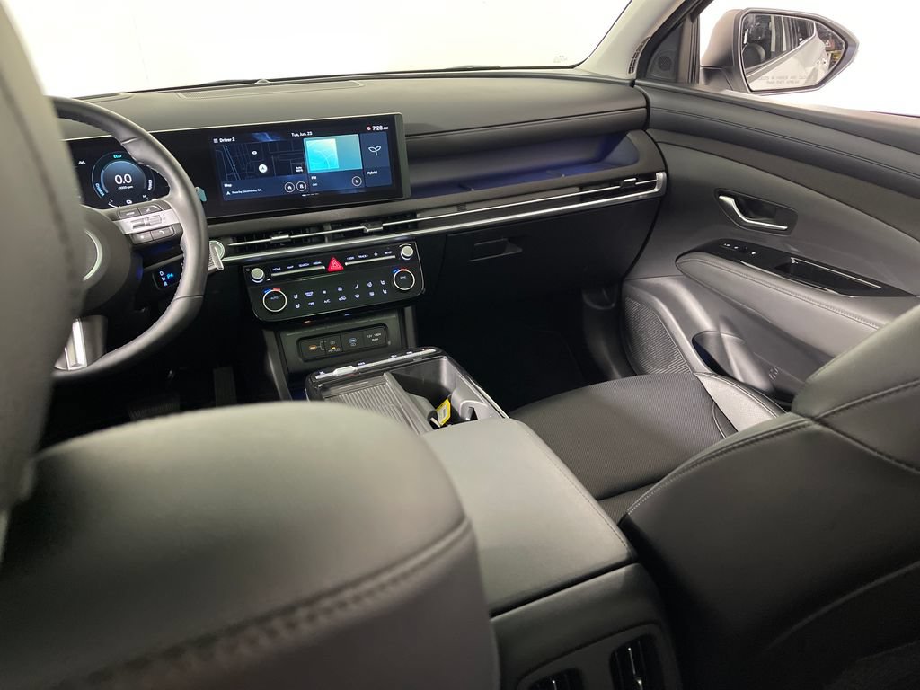 Certified 2025 Hyundai Tucson Limited AWD/4WD image 17