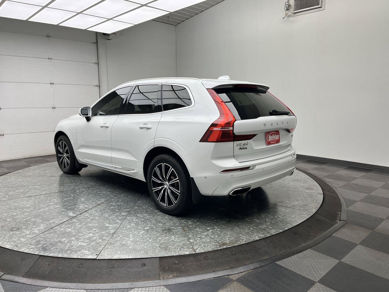 Used 2021 Volvo XC60 T5 Inscription w/ Advanced Package AWD/4WD image 2