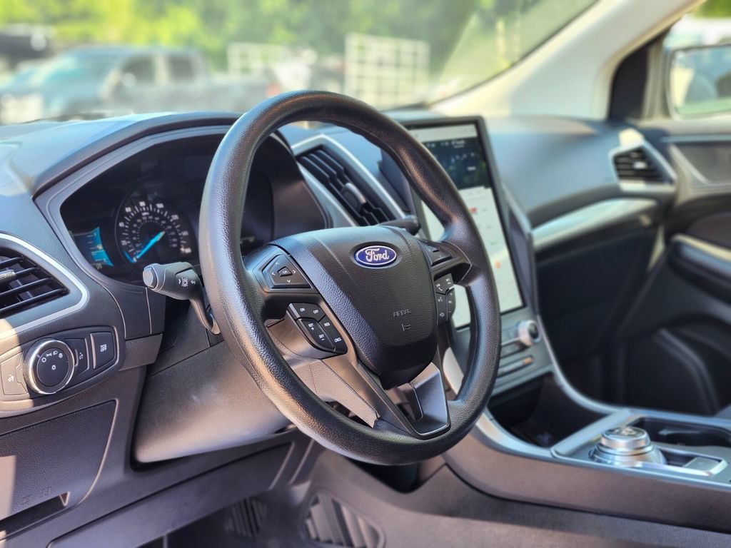 Certified 2022 Ford Edge SE w/ Black Appearance Package AWD/4WD image 19