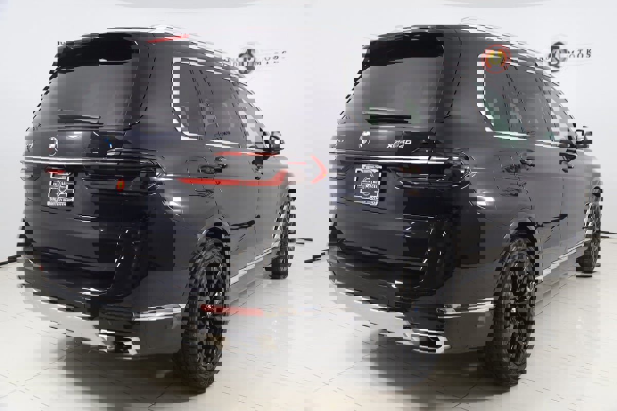 Used 2023 BMW X7 xDrive40i w/ Premium Package image 3