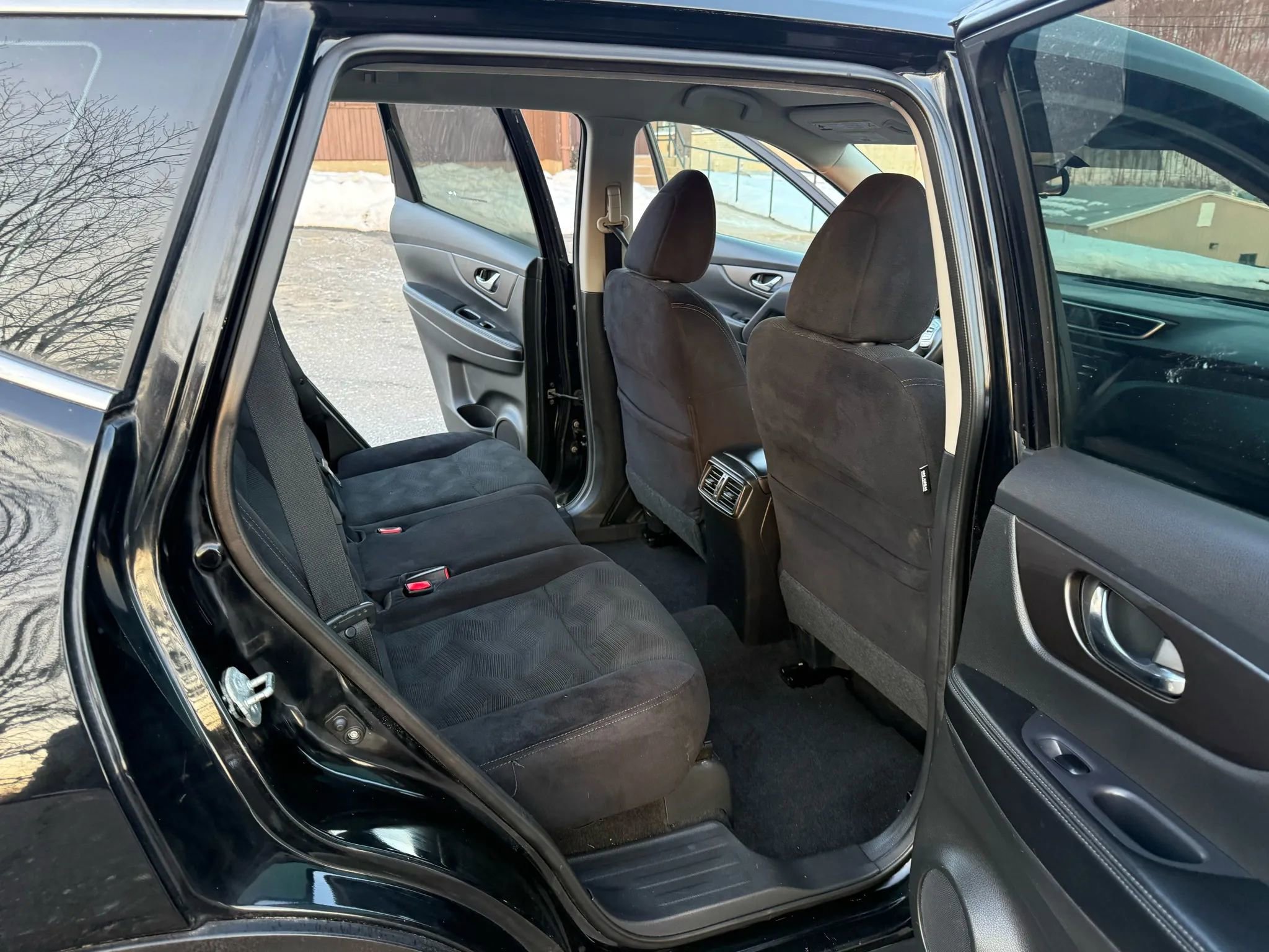 Used 2014 Nissan Rogue S image 11