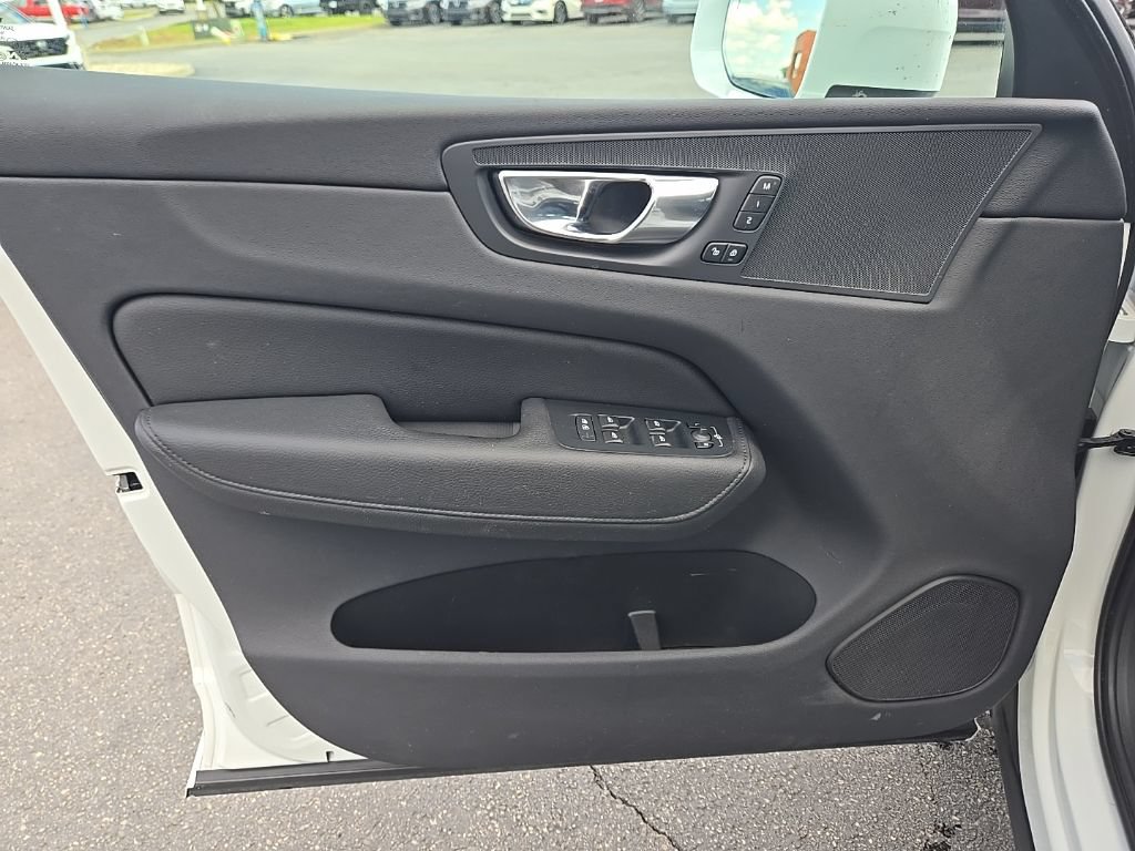 Used 2022 Volvo XC60 B5 Momentum AWD/4WD image 33