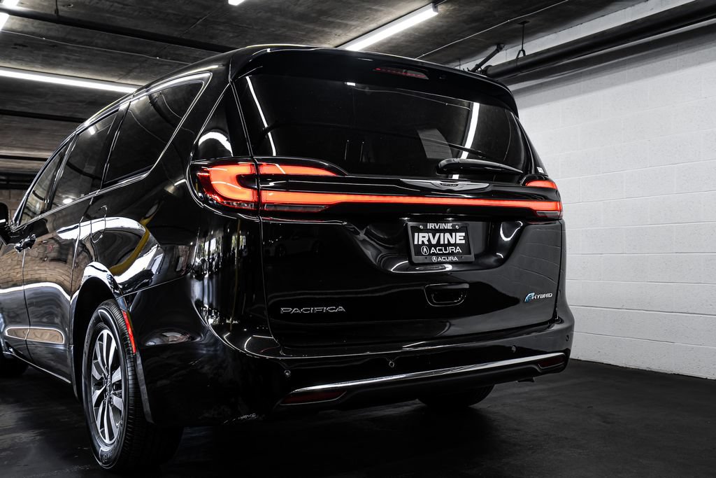 Used 2024 Chrysler Pacifica Limited FWD image 15