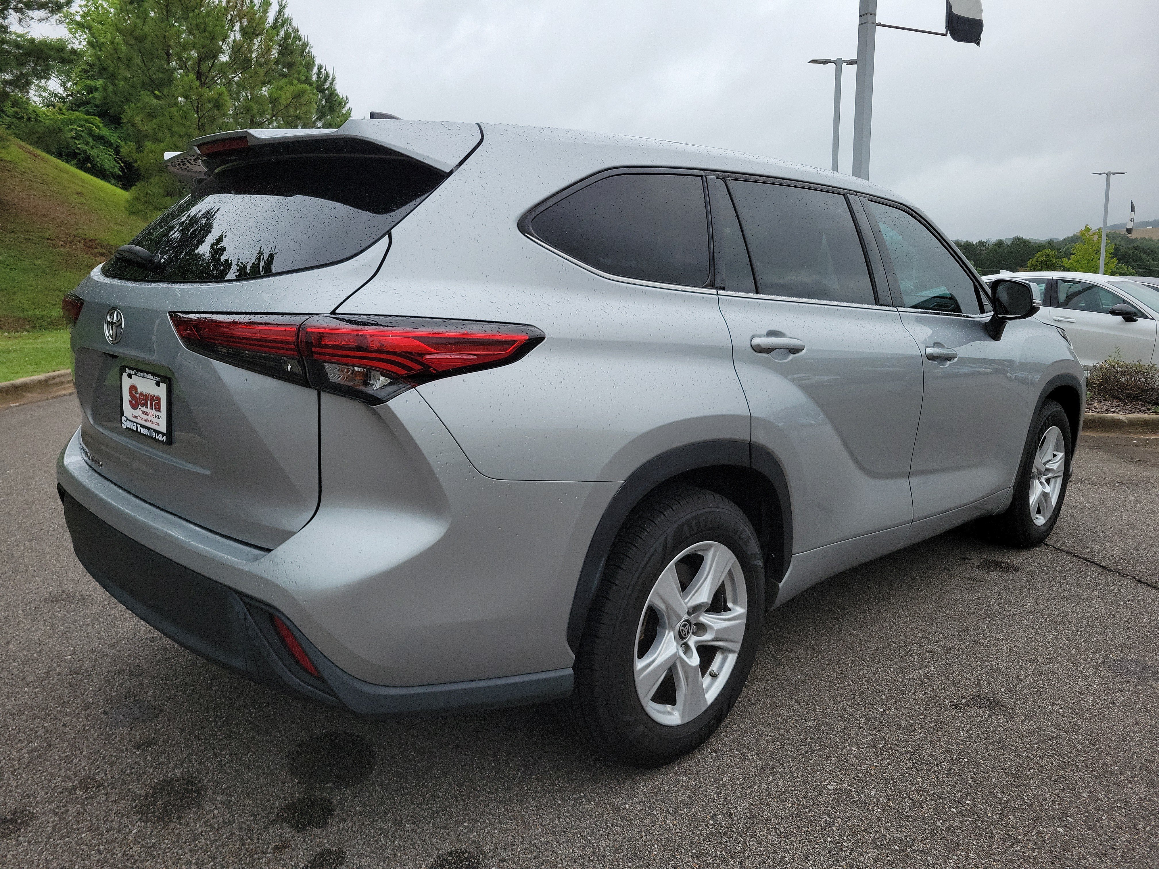 Used 2022 Toyota Highlander L FWD image 24
