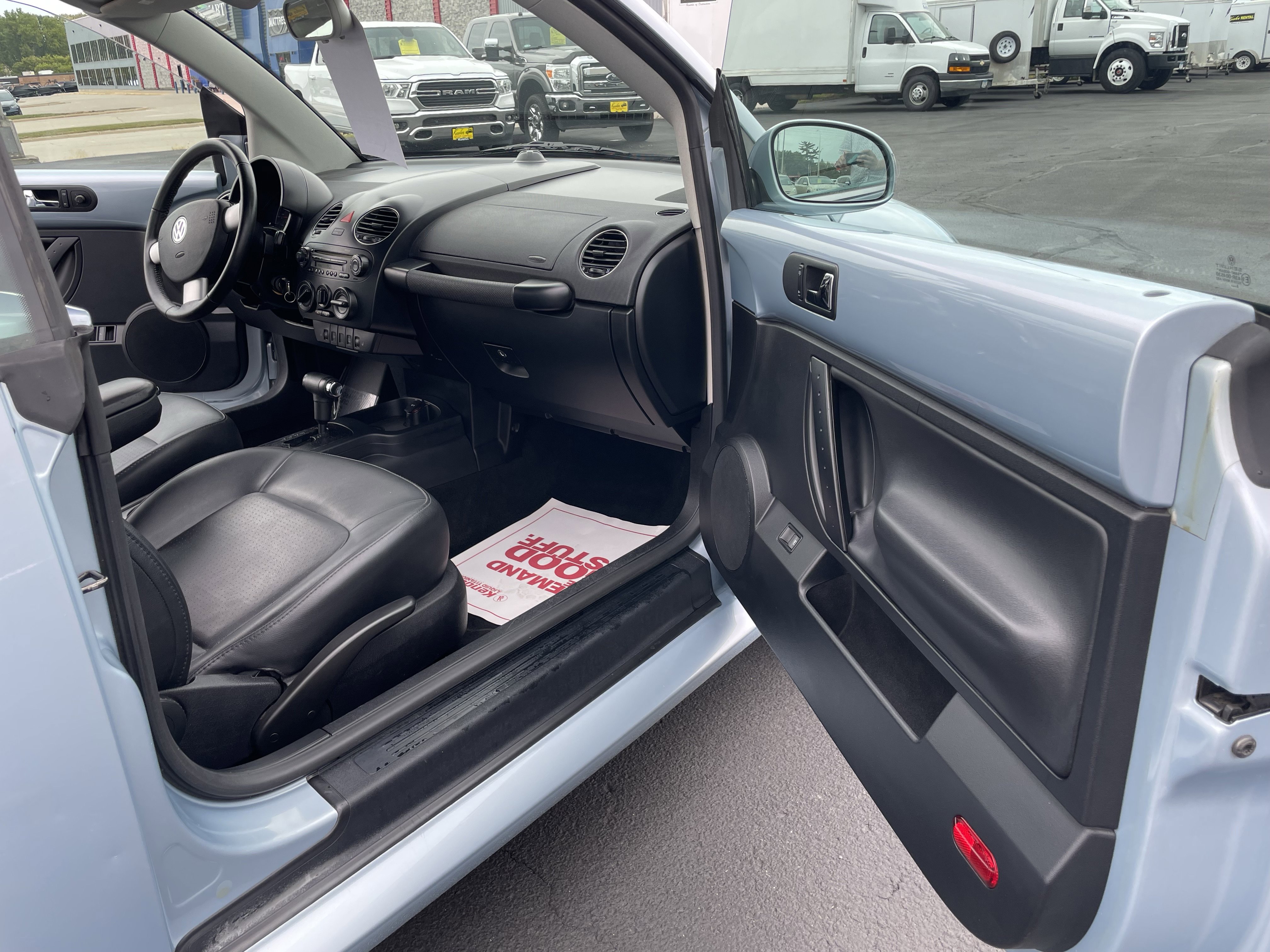 Used 2009 Volkswagen Beetle S image 21