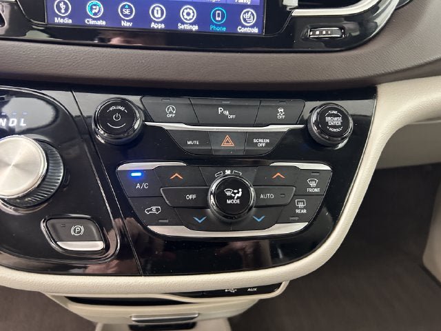Used 2020 Chrysler Pacifica Touring-L FWD image 20