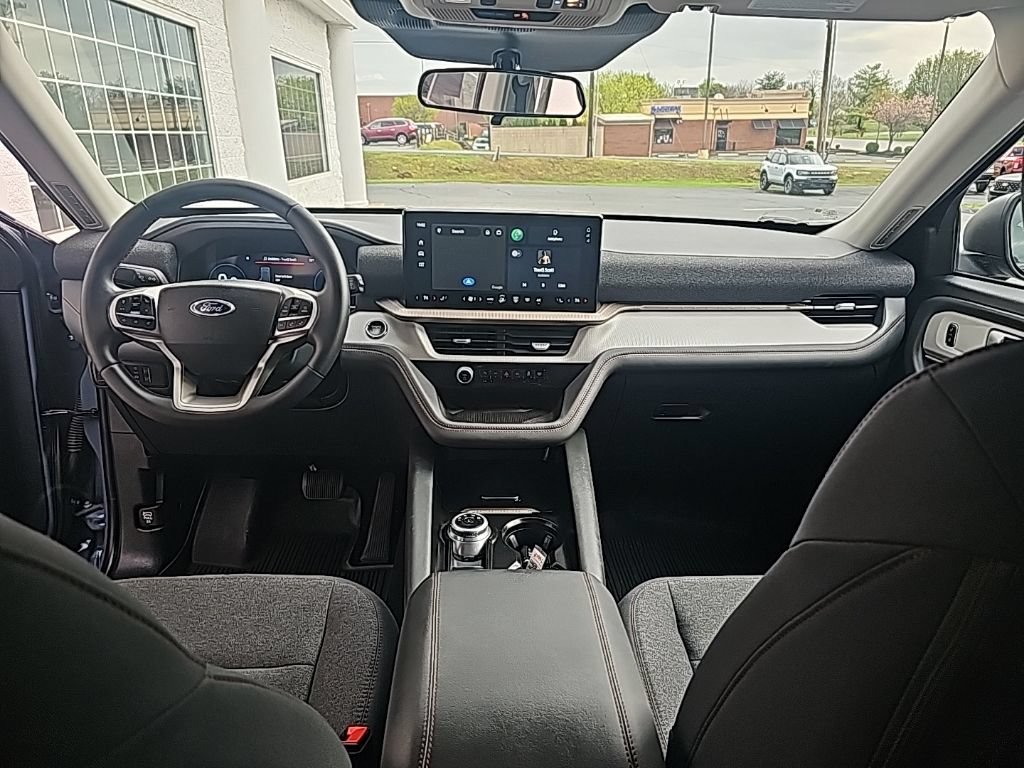 Used 2025 Ford Explorer Active AWD/4WD image 13
