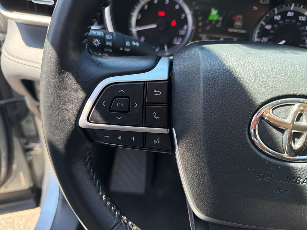 Used 2023 Toyota Highlander XLE w/ Protection Package #3 (TMS) AWD/4WD image 15