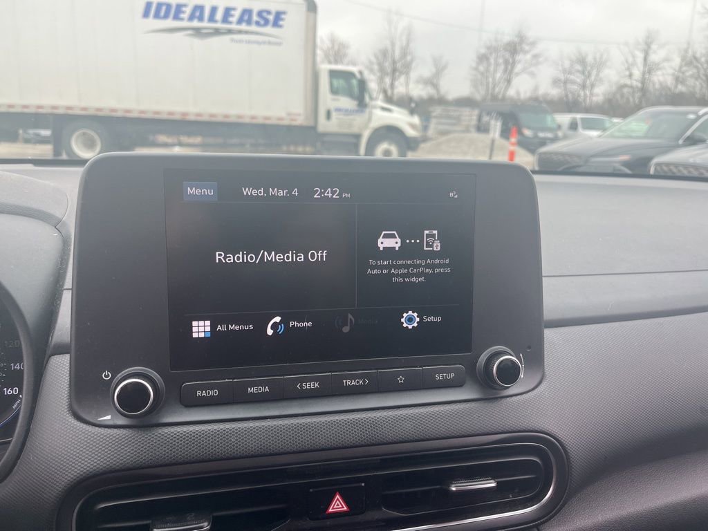 Used 2023 Hyundai Kona SEL image 11