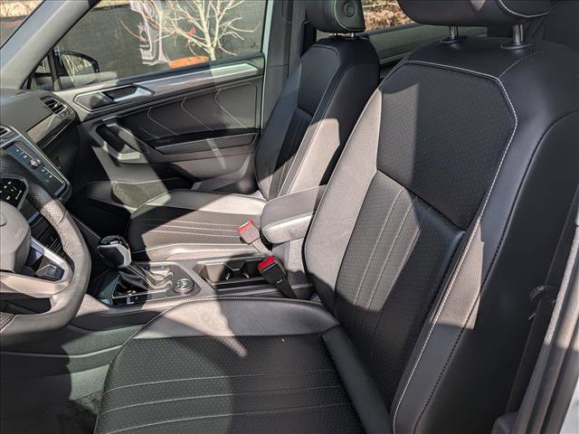 Certified 2024 Volkswagen Tiguan SE R-Line AWD/4WD image 28