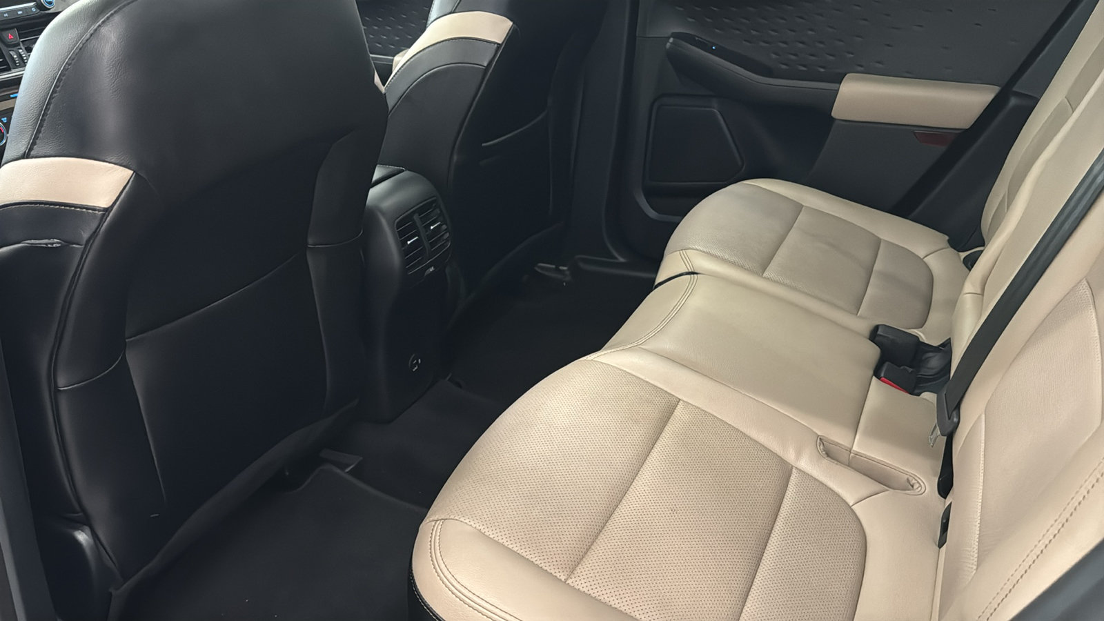 Used 2020 Ford Escape Titanium AWD/4WD image 29