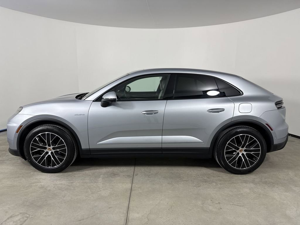 New 2026 Porsche Macan 4 Electric AWD/4WD image 2