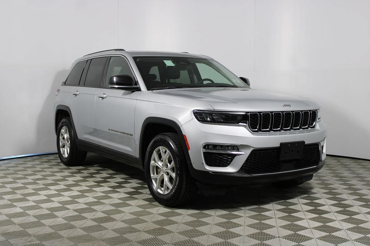 Used 2023 Jeep Grand Cherokee Limited AWD/4WD image 34