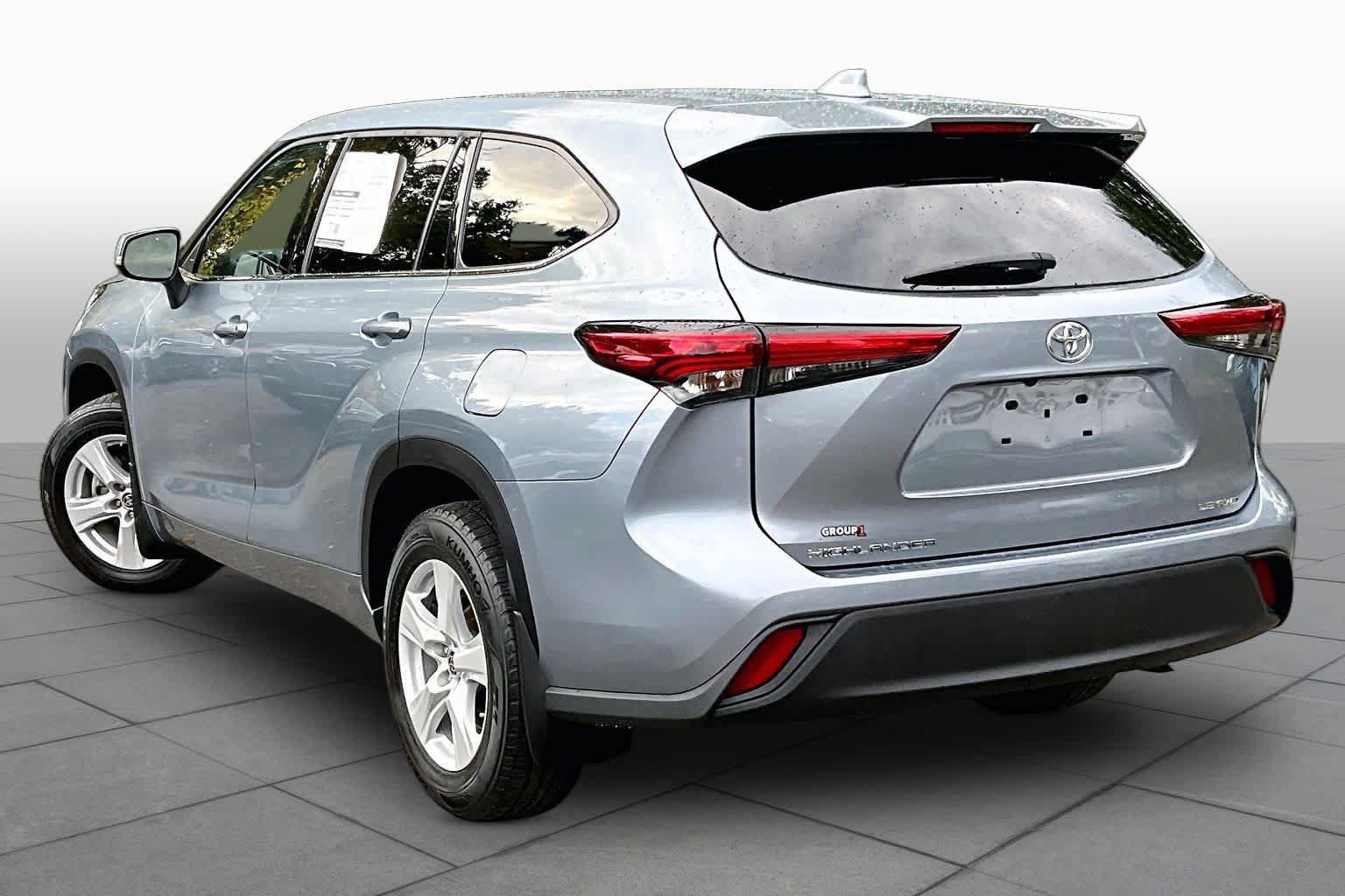 Used 2021 Toyota Highlander LE AWD/4WD image 12