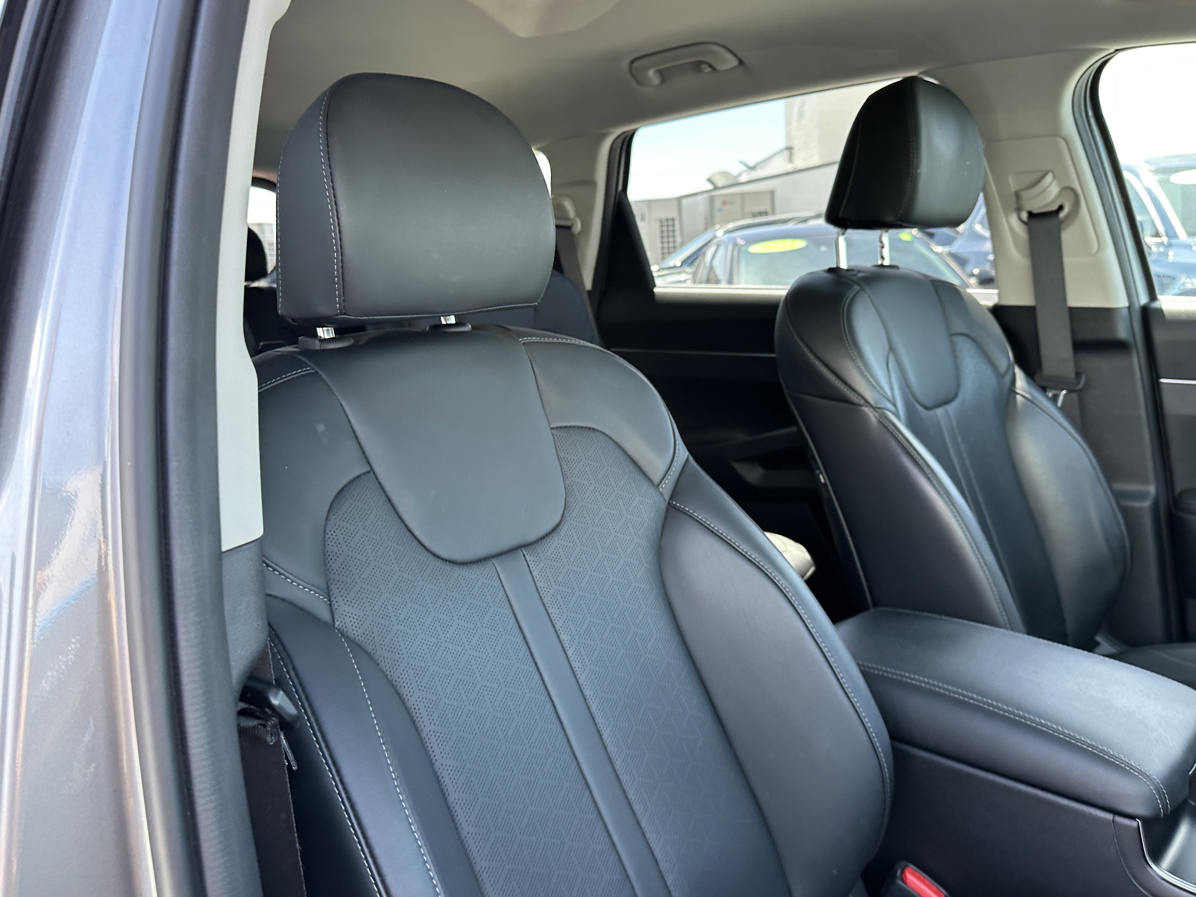 Certified 2023 Kia Sorento EX image 18