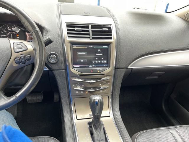 Used 2011 Lincoln MKX AWD w/ 102A Rapid Spec Order Code image 17