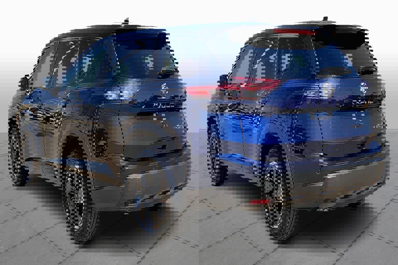 Used 2024 Nissan Rogue SV image 12