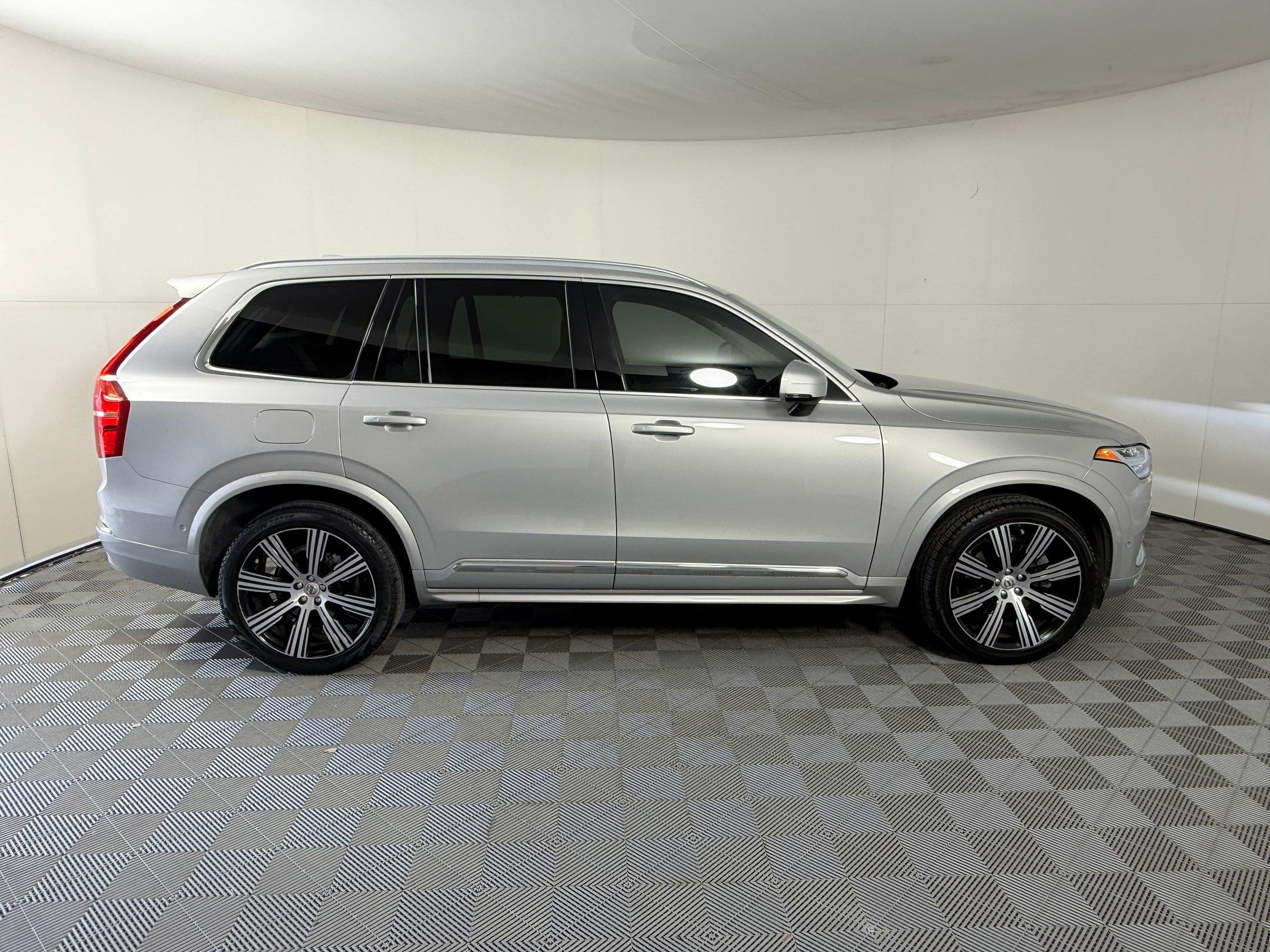 Used 2023 Volvo XC90 B6 Ultimate w/ Protection Package Premier AWD/4WD image 8