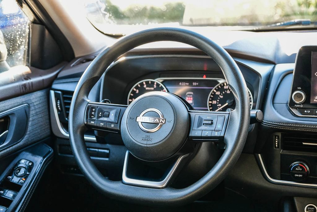 Used 2023 Nissan Rogue SV image 16