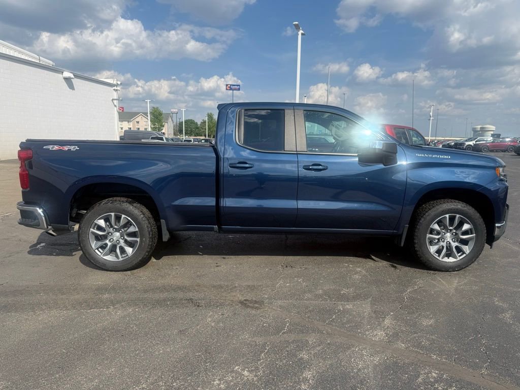 Used 2022 Chevrolet Silverado 1500 LT AWD/4WD image 6