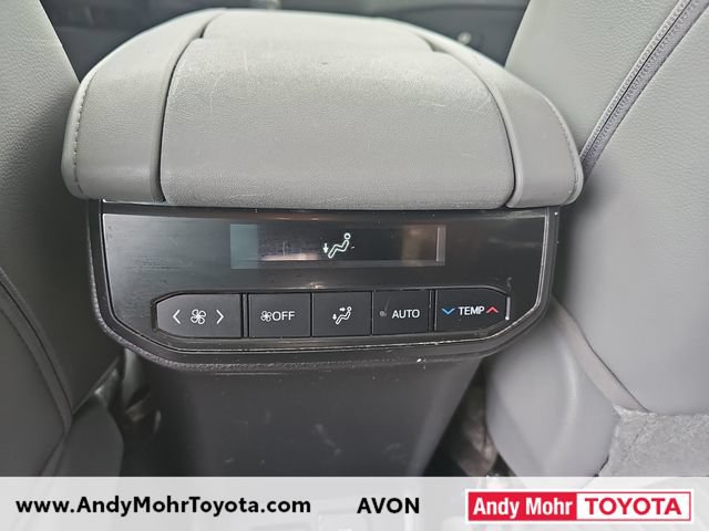 Used 2023 Toyota Highlander Limited AWD/4WD image 32