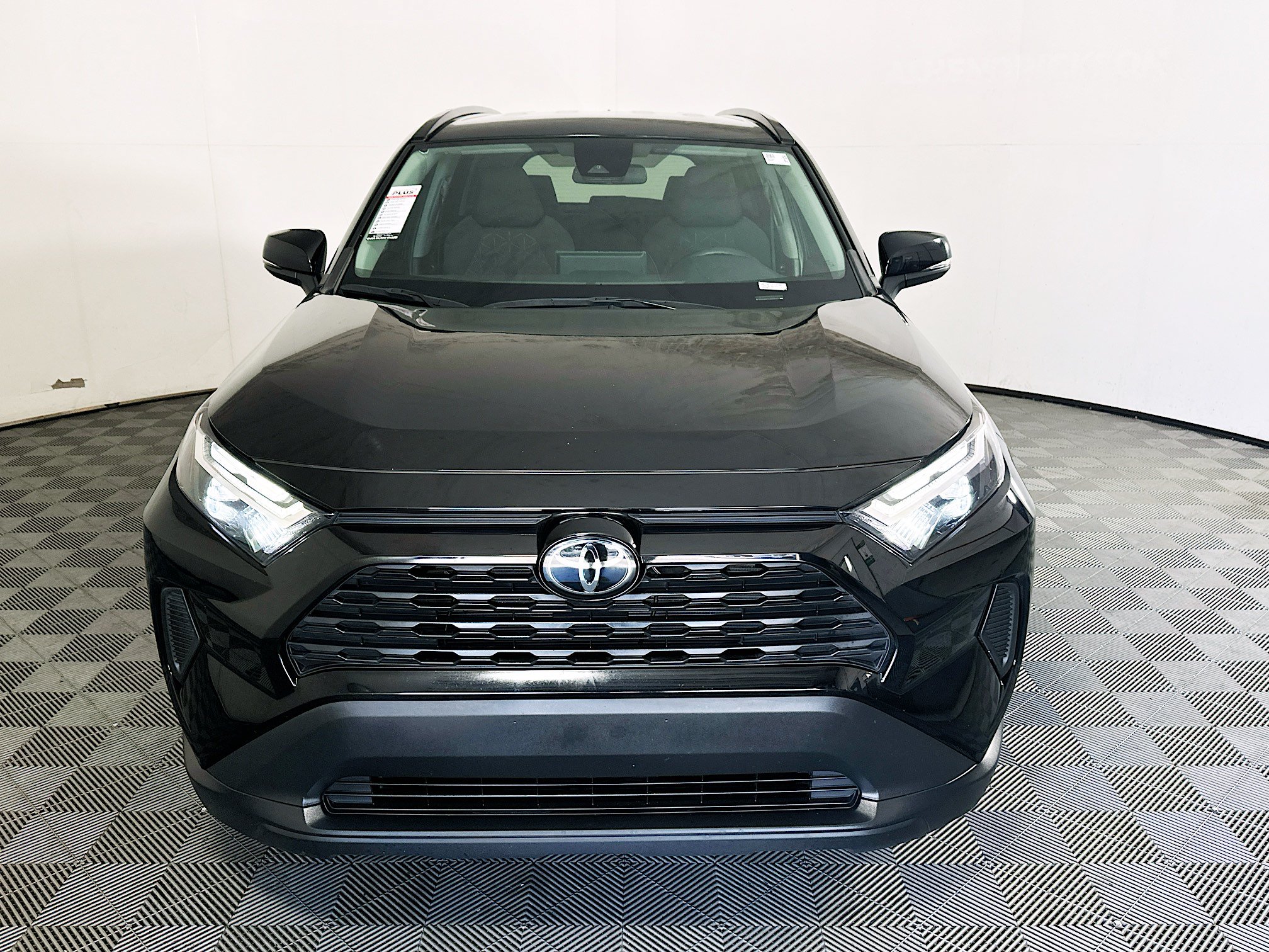 Used 2024 Toyota RAV4 XLE FWD image 8