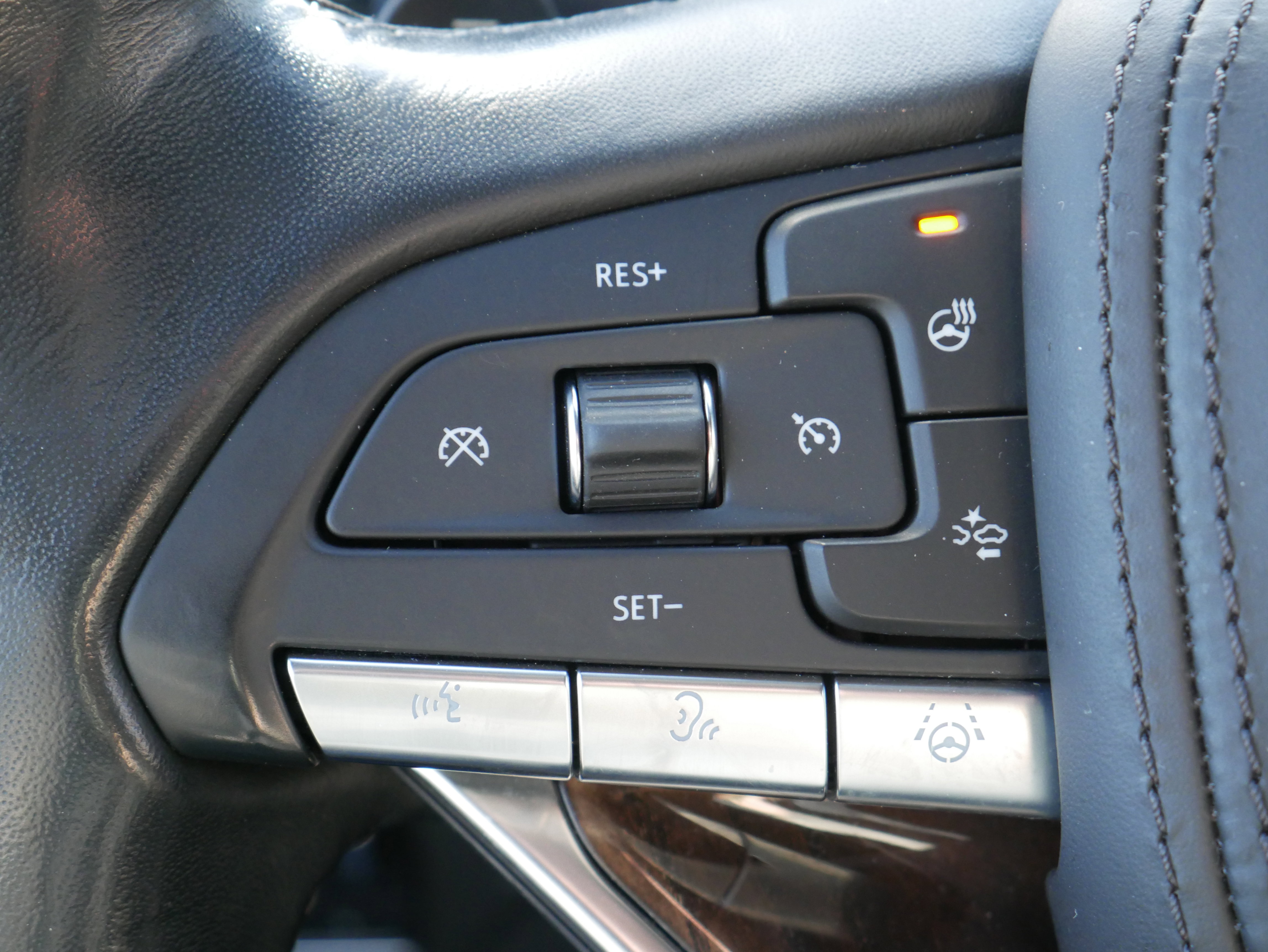 Used 2021 Cadillac Escalade Premium Luxury Platinum w/ Heavy-Duty Trailer Package image 32